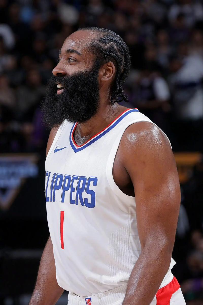 老熟人！足协杯韩国主裁高亨进曾在亚洲杯漏判国足对手红牌（老面孔再现！韩国裁判高亨进执法足协杯，曾在亚洲杯漏判国足对手红牌）