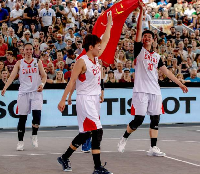 梅西球迷庆祝三周年，期待世界杯新梗（梅西球迷三周年同庆，盼世界杯再出新梗）