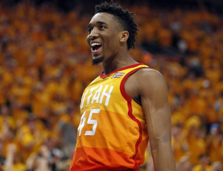 扎戈：托蒂睡觉打呼噜还说梦话；吐西蒙尼口水是因他故意挑衅（扎戈：托蒂睡觉会打鼾也会说梦话；向西蒙尼吐口水因其刻意挑衅）