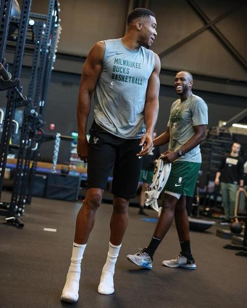 意杯-图拉姆梅开二度皮奥博尼破门 国米5-1威尼斯晋级（意大利杯：图拉姆双响、皮奥博尼破门，国米5-1胜威尼斯晋级）