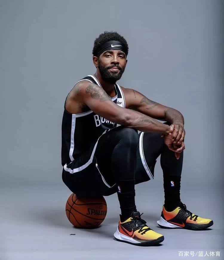 英媒：曼联对多特边锋阿德耶米感兴趣，但球员倾向于加盟阿森纳（英媒称曼联相中多特翼锋阿德耶米，球员更青睐投奔阿森纳）