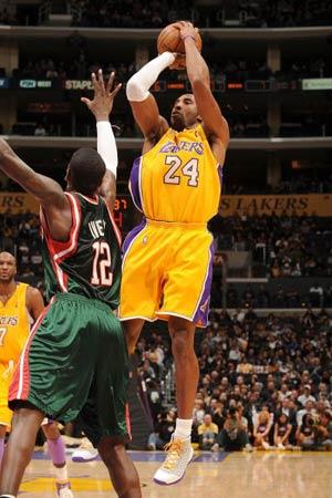 进攻哑火！天津首节合计18中4只得11分（手感冰冷！天津首节18投4中仅得11分）