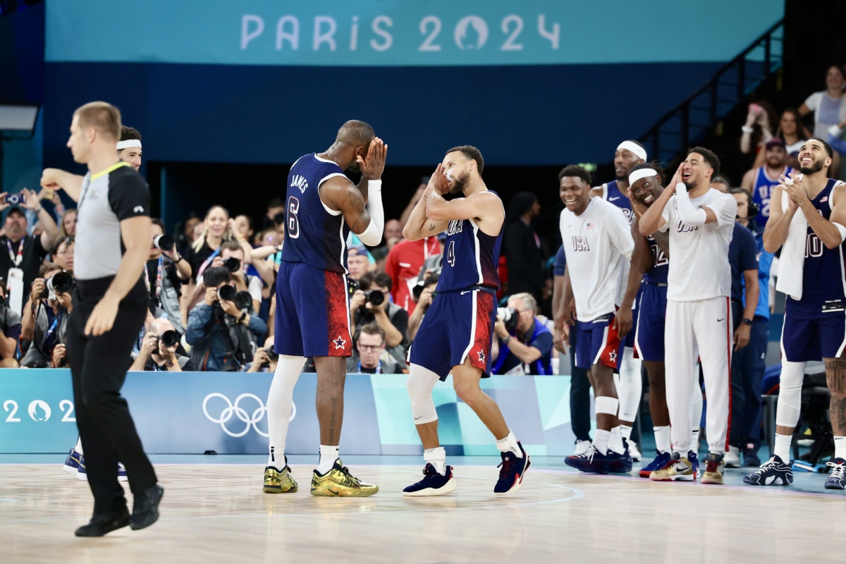 杨明洋妻子赴韩国观战亚冠：成都亚冠首个客场积分，值得骄傲（杨明洋妻赴韩现场助威，成都队拿下亚冠首个客场积分，令人自豪）