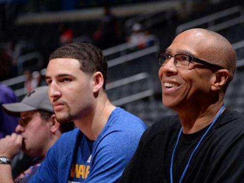 3C：骨上的钢板是我考虑退役原因之一；弗里克说表现好能抽烟（3C坦言骨内钢板让他考虑退役；弗里克：表现好就能抽烟）